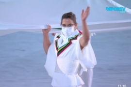 Tokio 2020: Paula Pareto sorprendió a todos y porto la bandera olímpica