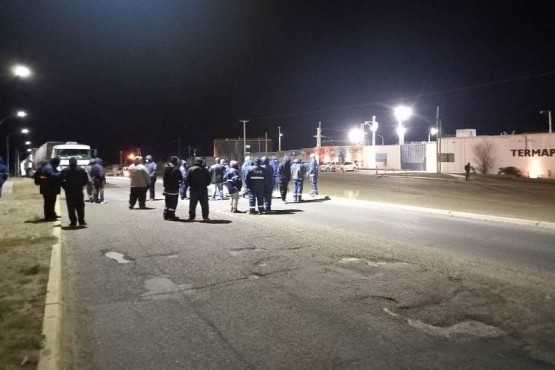 Caleta Olivia arranca la mañana con un nuevo corte de ruta en el acceso norte