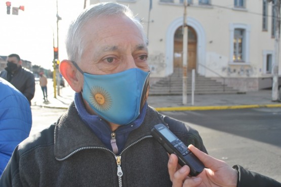 El presidente de la Asociación Sanmartiniana Cruz del Sur en Río Gallegos, Raúl Contreras. (Foto J.C.C.)