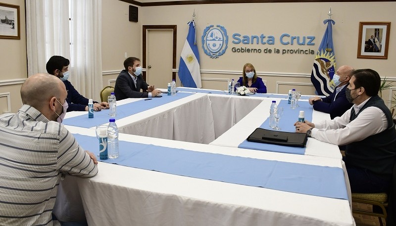 Reunión de Alicia Kirchner junto a Néstor González con otros intendentes. 