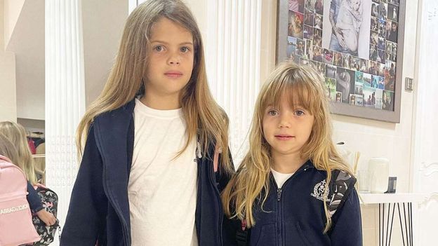 Francesca e Isabella Icardi mostraron con orgullo sus uniformes escolares