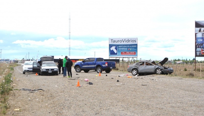 El rodado terminó totalmente destruido tras el vuelco. (Foto: J.C.C.)