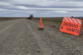 Realizan trabajos de mantenimiento de calzada en la Ruta 40