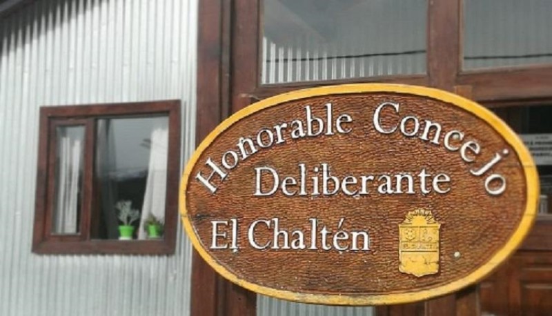 En la localidad de El Chaltén, Provincia de Santa Cruz, la legislación local habilita el debate participativo del presupuesto municipal para obra pública.