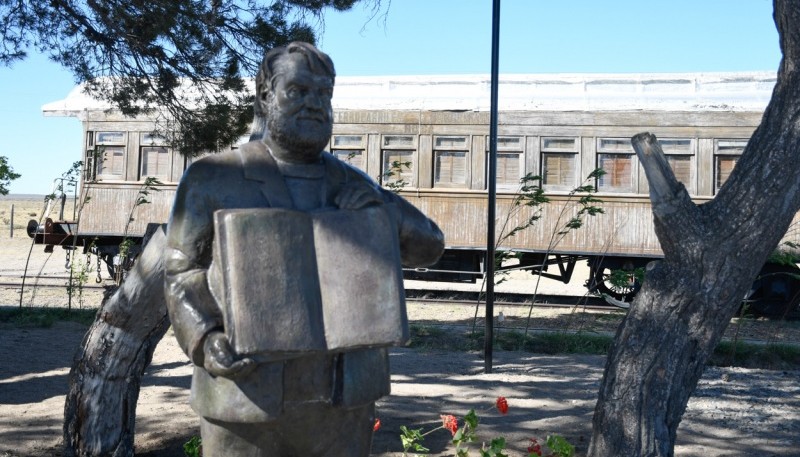 Escultura de “Facón Grande”.