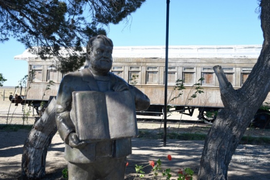 Escultura de “Facón Grande”.