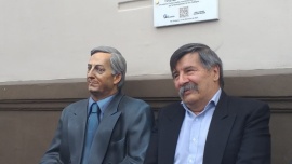 Néstor Kirchner y “Freddy” Martínez tienen su escultura en el Municipio