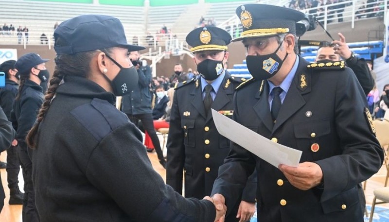 Cortés en la jura de 129 agentes que culminaron su formación.