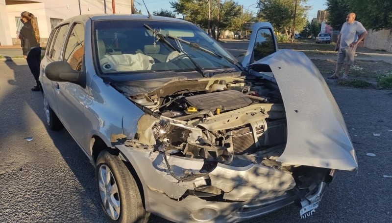 El Clio iba por calle Monseñor Fagnano.