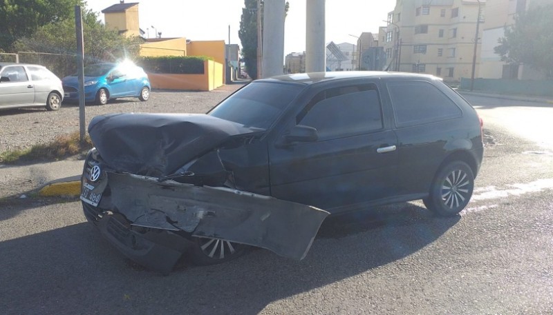 El Volkswagen tras colisionar (Fotos: C.Robledo).