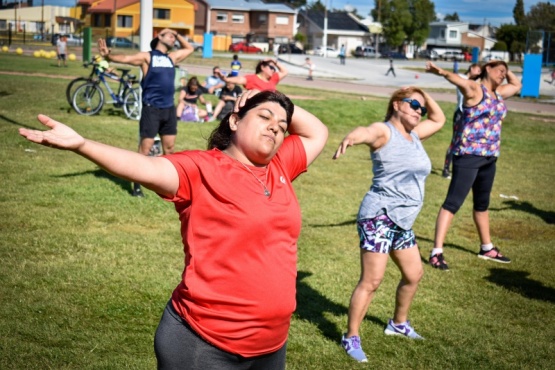 Tarde de calor y “Deportes en la Ría” en Río Gallegos