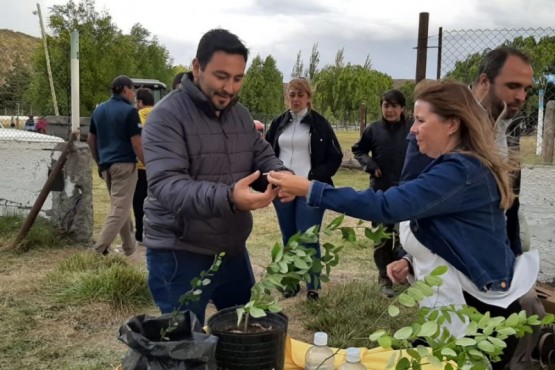 Autoridades de Educación recorrieron la Expo “Los Antiguos Produce 2022”