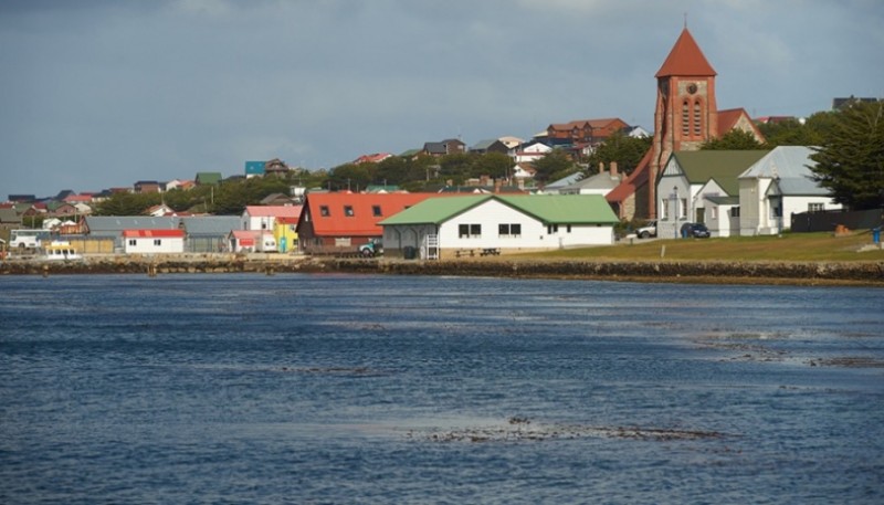 El Gobierno argentino viene proponiendo al Reino Unido el restablecimiento de servicios aéreos regulares directos entre el territorio continental argentino y las Islas Malvinas