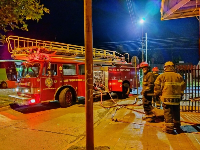 Bomberos trabajó en el lugar. (C.G)