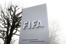 FIFA da libertad de acción a futbolistas extranjeros en Ucrania y Rusia suspendiendo contratos