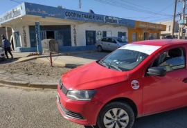 Violencia en Caleta Olivia: trabajador atropelló a dos motochorros que quisieron robar la remisería