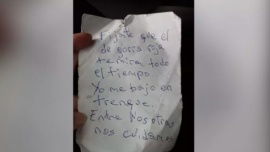 La alerta en un papel que le dejó una joven a otra en un micro