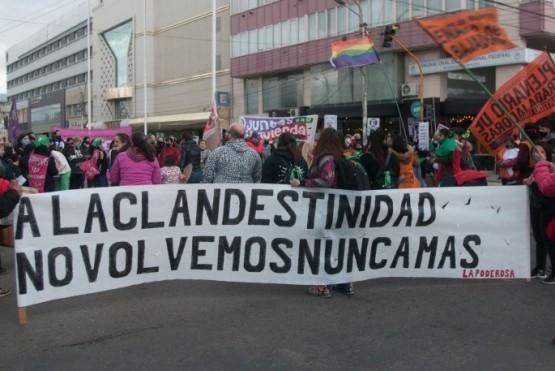 El 30 de diciembre de 2020 hubo vigilia en Río Gallegos, como en todo el país, por la despenalización del aborto.