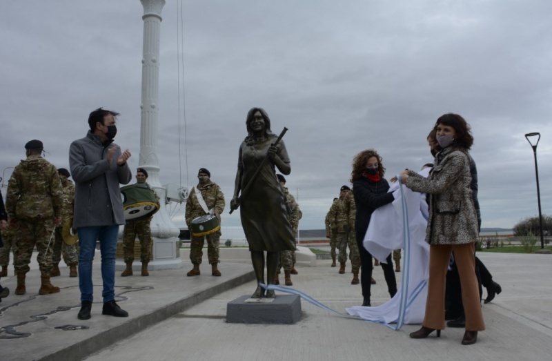 Municipio inauguró la plaza con el paseo de los Presidentes