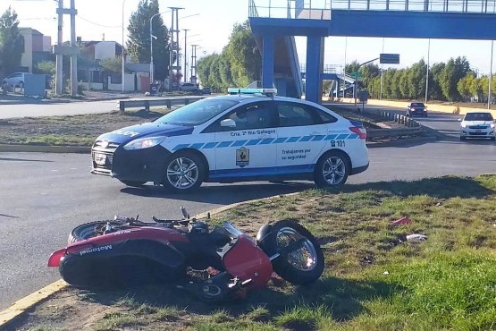 La moto sobre el boulevard (Fotos: C.Robledo).