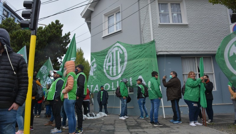 El gremio de ATE se movilizó por las calles de Río Gallegos (Fotos C.Robledo)