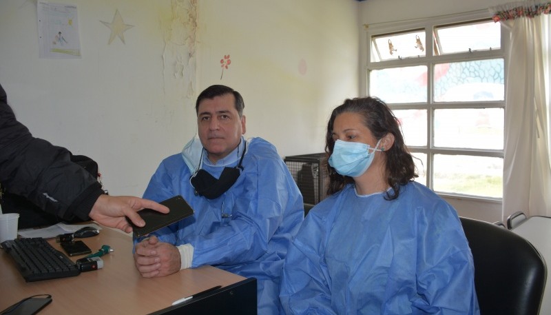 TiempoSur dialogó con Oscar Garay y Albana Carrizo del Centro de Atención Infantil (CAI). (Fotos C. Robledo)