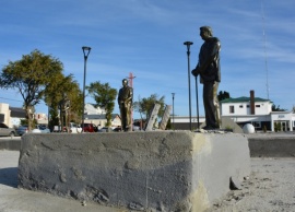 Alberto Fernández también repudió la destrucción de la estatua de Cristina Fernández