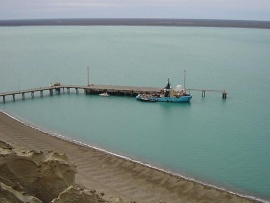 Puerto Santa Cruz: reclamo de los estibadores de Punta Quilla