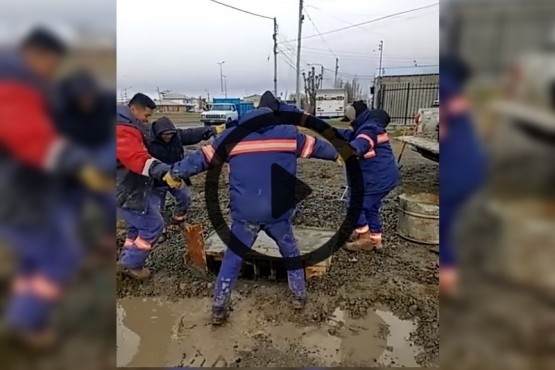 Municipales de Río Gallegos bailaron la danza del decantador terminado