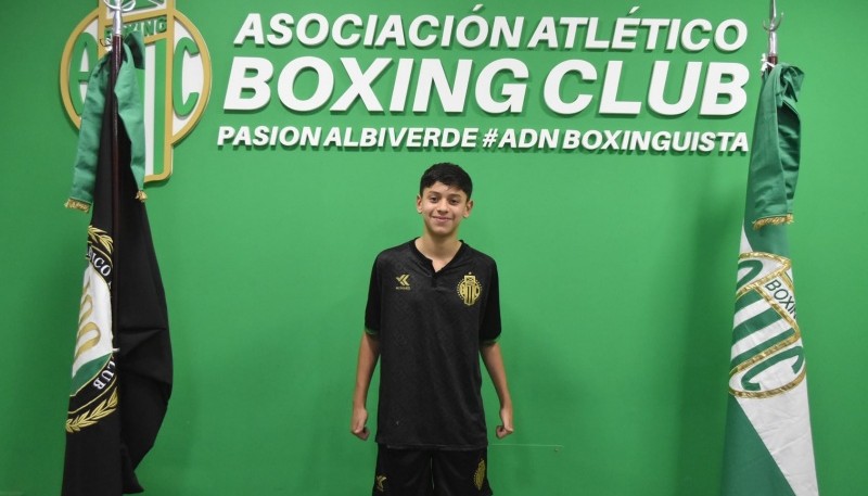 Julián con la camiseta del Boxing.