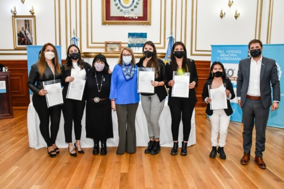 Alicia encabezó el acto de egreso de Técnicos Superiores en Administración Pública