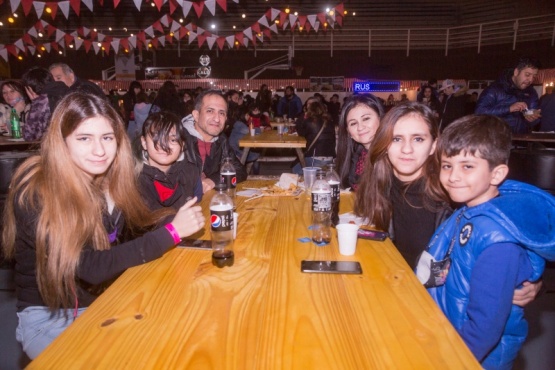 Las familias disfrutaron de las delicias gastronómicas. 