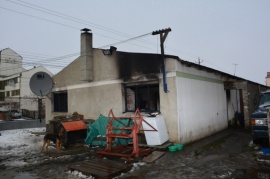 Así quedó la vivienda tras el incendio cerca del natatorio