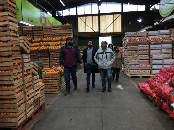 Autoridades en el Mercado Central.