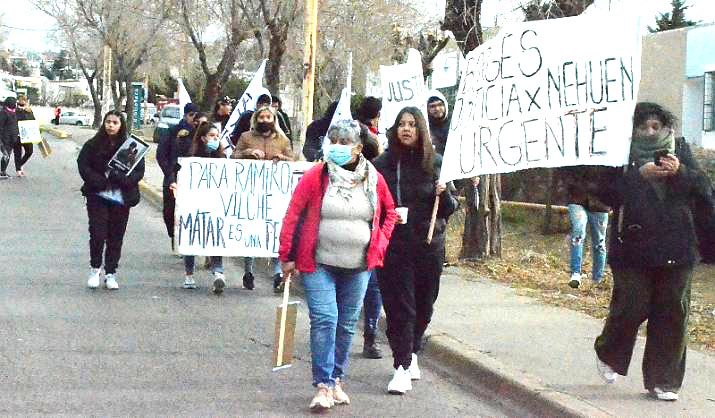 La marcha se realizó en horas del mediodía frente a la Cámara Civil. 