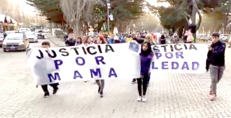 La marcha inició en la plaza Perito Moreno de El Calafate.