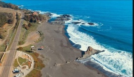 Un nene de 11 años murió aplastado por un castillo de arena mientras jugaba en una playa de Chile