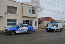 Estaban ingiriendo bebidas alcohólicas y le robaron el bajo