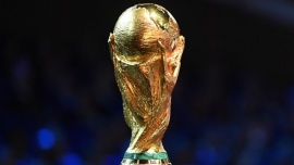 Radio Taxi Glaciar: “Invitamos a todo el mundo a sacarse una foto con la Copa del Mundo”