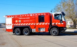 El Gobierno de Santa Cruz entregó una autobomba 0 km a Puerto San Julián