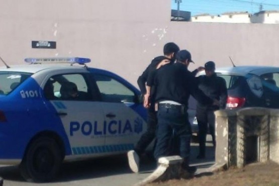 Madre entregó a su hijo que robo a un joven 