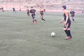 El campeón debutó con una goleada en El Calafate