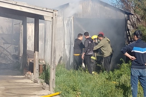 Importantes daños en un galpón tras incendio 