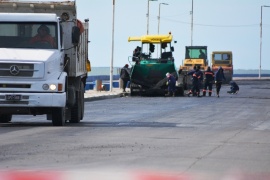 Inició obra de reasfaltado en la costanera de Río Gallegos: cuánto tardará