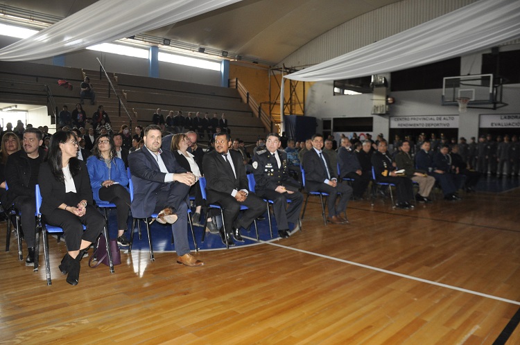 Veteranos de Malvinas junto al titular del Servicio Penitenciario Provincial (M.V)