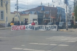 En el izamiento de bandera familiares de Juan Manuel Padrón reclamaron justicia