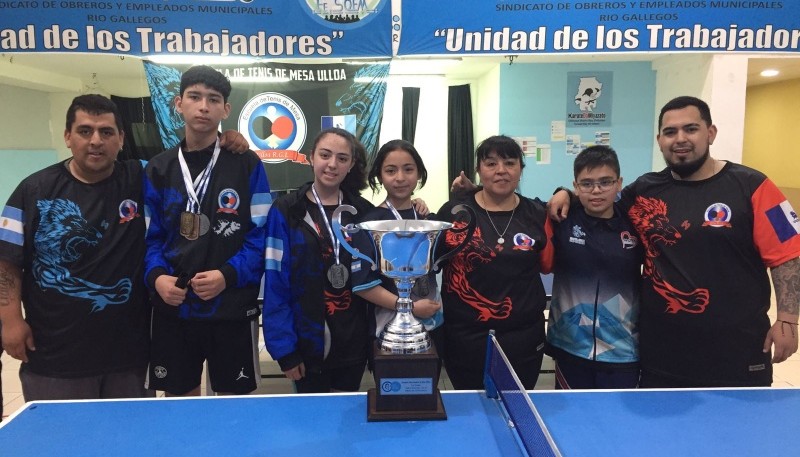 Reconocimientos a los jugadores de tenis de Mesa que viajaron a los Evita.