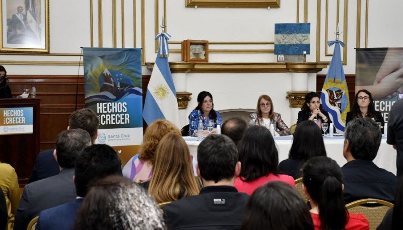 Las profesionales de la Universidad dieron detalles de esta importante Diplomatura que inició este jueves en Santa Cruz. 