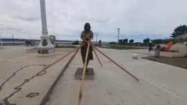 Volvió la escultura de Cristina Fernández a Río Gallegos