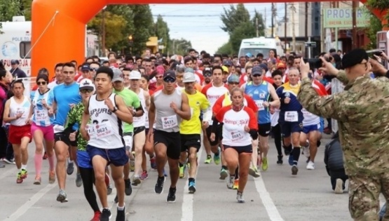 Manos solidarias en la Corrida Atlética